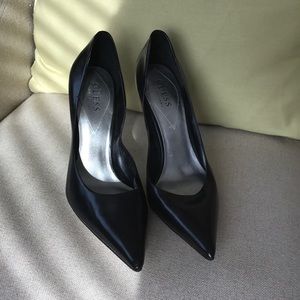 GUESS Black Pumps Wardrobe Staple